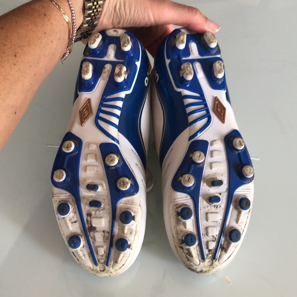 Big kids size 3 Umbro soccer shoes - Picture 3 of 8